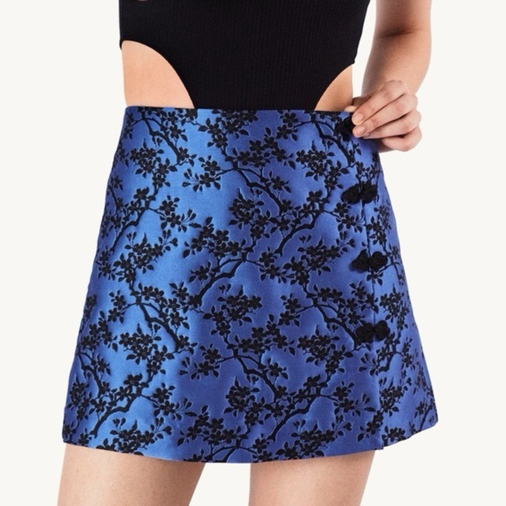 ZARA Women’s Jacquard mini skirt in blue and black size M